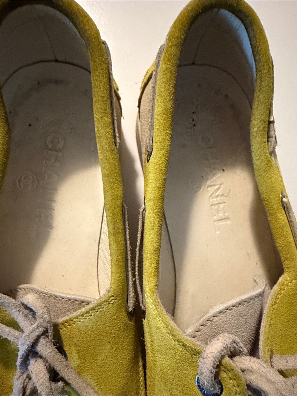 CHANEL Two-Tone Suede Boat Shoes in Lime Green and Beige size 39/8.5 luxery - Picture 2 of 8
